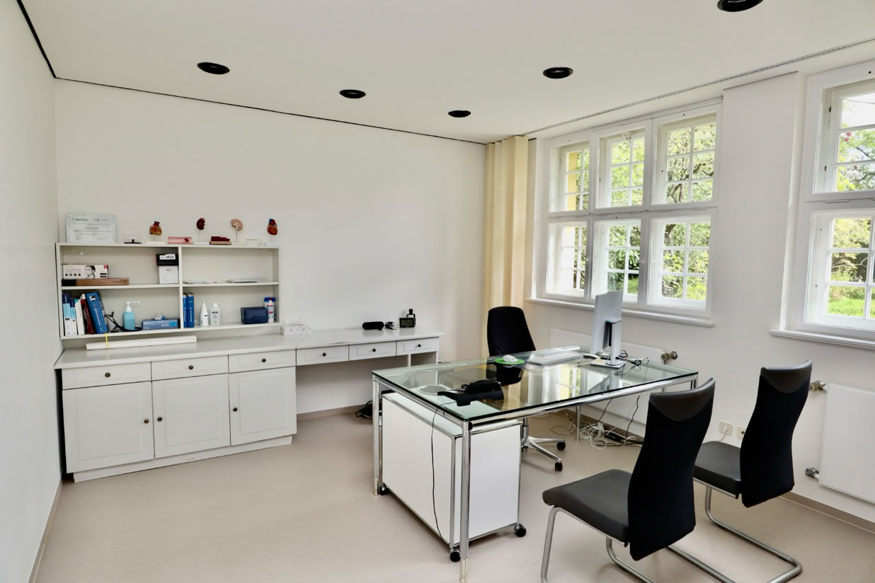 Sprechzimmer in der Praxis Kardiologie Herrsching 